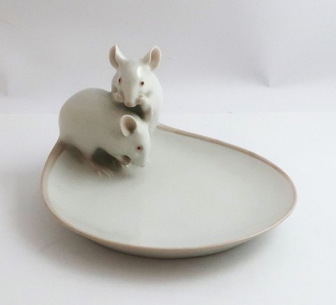 Bing & Gröndahl. Bowl with 2 mice. Model 1562. Length 14 cm. (1 quality)