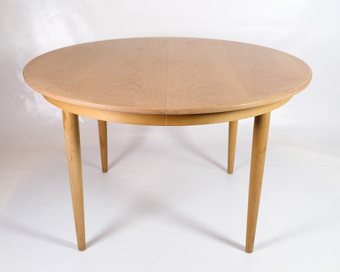 Round Dining Table With Extension Leaves - Oak - Danish Design - Skovmand & 
Andersen - 1960s
Great condition
