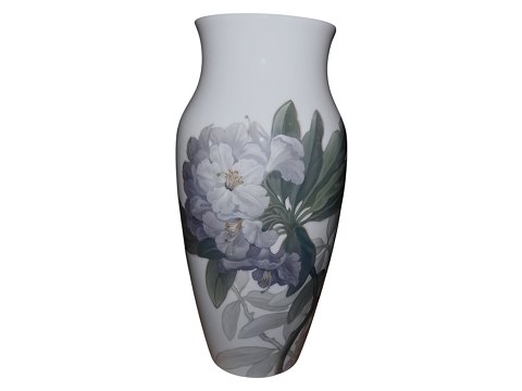 Royal Copenhagen 
Høj Art nouveau vase med rhododendron