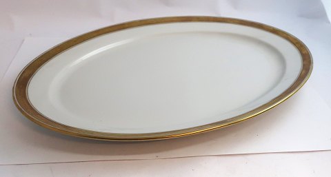 Royal Copenhagen. Stel no. 607. Ovalt fad. Model 607/9010. Længde 41,5 cm. (1 
sortering)