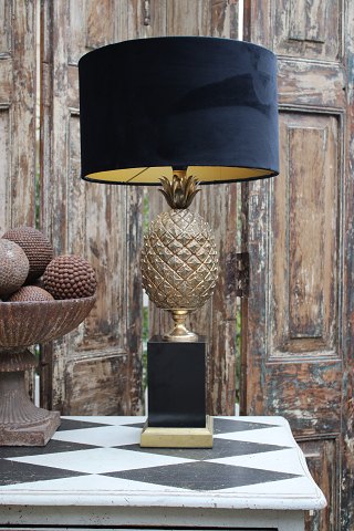 Sjælden italiensk Ananas bordlampe  fra 60érne med en fin patina , 
designet af Mauro Manetti...