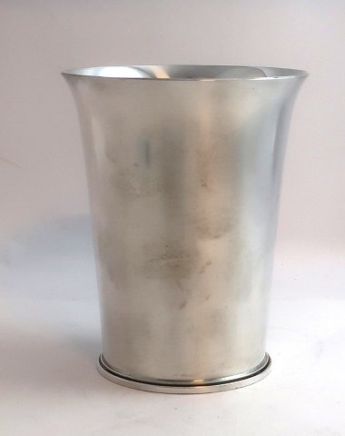 Georg Jensen. Sterling silver cup (925). Design Harald Nielsen. Model 671E. 
Height 11.4 cm