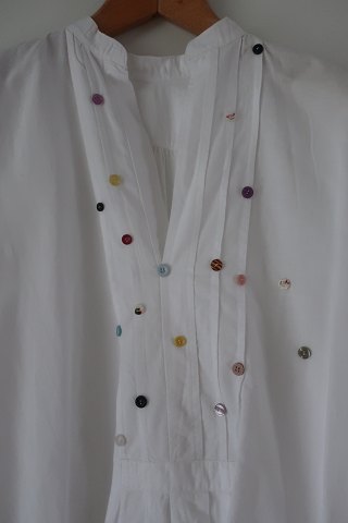 Goldli-Design:Good old dress with long sleevesUp-styled by Goldli-DesignVery beautiful and special unique dressThe antique, Danish linen and fustian is our speciality and we always have a large choice of tea towels, table clothes, napkin, clothes