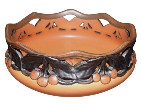 Various Art Pottery & Art ...