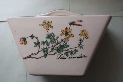 Vintage / retro
Kaffefilter-holder af porcelæn
Horishin Potteries
Håndmalet  "Lotue Corniculatus"
1950érne / 1960érne