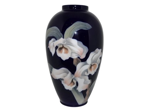 Royal Copenhagen
Dark blue vase with bindweed 17.7 cm.
