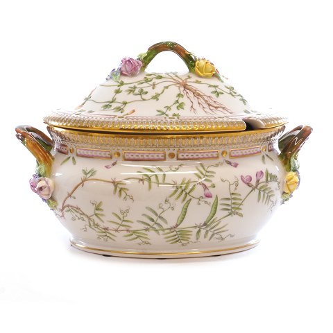 Royal Copenhagen Flora Danica porcelain tureen 
#3558 . "Lotus corniculatus L." & "Dracocephalum 
Ruyschiana L". Year 1974-78. L: 31cm. H: 19cm