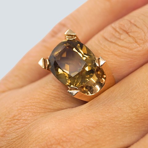 Just Andersen; Ring i 14 kt. guld med stor topas