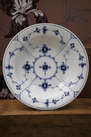 Extra dyb Musselmalet tallerken fra Royal Copenhagen , fra 1898-1923. 1/166...
