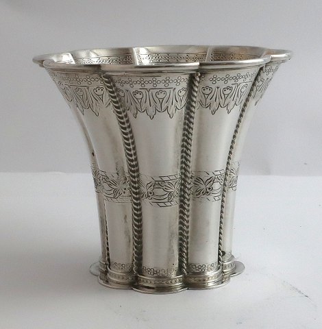 Svend Toxværd. Sterling Margrethebæger (925). Højde 9,5 cm.