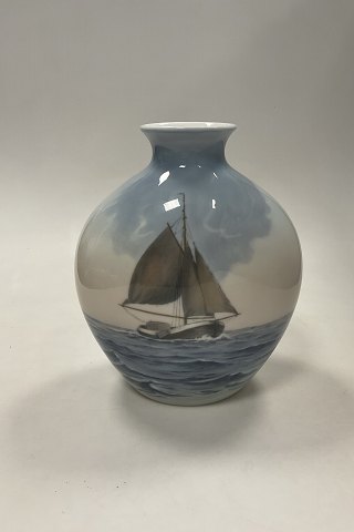 Bing og Grøndahl Art Nouveau Vase med skib No. 8779 / 506