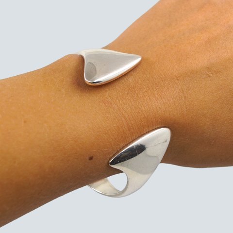 Hans Hansen; A brangle of sterling silver, no. 213