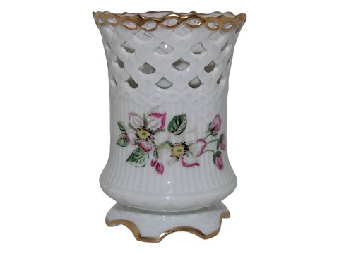 Royal CopenhagenBæger med gennembrudte kanter fra før 1894