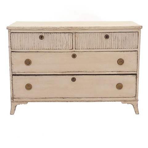 Gustavian chest of drawers. Sweden circa 1780. H: 70,5cm. W: 101cm. D: 50cm