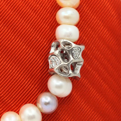 Ole Lynggaard; Morgendug smykkelås i 18 kt. hvidguld med diamanter