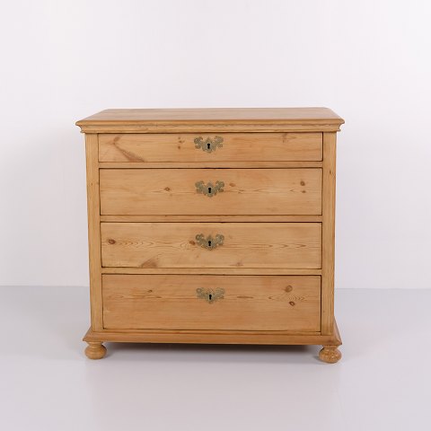 Chests of drawers