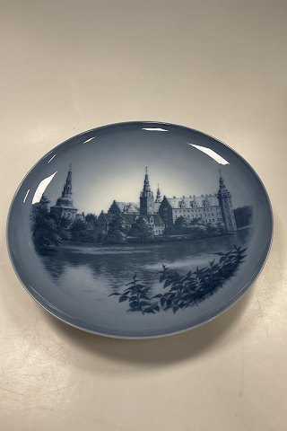 Kæmpe Royal Copenhagen Mindeplatte med Frederiksborg Slot No. 227/5285
