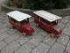 A pair of wooden wagons from around 1950, in good condition. 5000 m2 showroom.