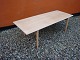 Sofabord i egetræ designet af Hans Wegner lavet på Getama møbelfabrik istandsat 
5000 m2 udstilling