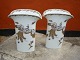 A pair of vases from Hutschenreuther.
Height: 24 cm.
1800 Dkr for the pair.
5000 m2 showroom.