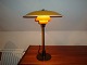 PH Bordlampe 3,5/2 bruneret med overskærm af gul/Hvid Zink, mellem og underskærm 
af guldmalet matglas fra år 1930 i perfekt stand 
5000 m2 udstilling