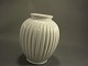 michael andersen vase, Rillet hvid vase af keramik