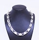Long and wide necklace of 925 sterling silver.
5000m2 showroom.