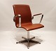 Oxford classic office chair, model 3271, upholstered with aniline leather and 
with armrests, by Arne Jacobsen and Fritz Hansen, 1988.
5000m2 showroom.