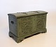 Antique chest with carvings and original paint from around the year 1740.
5000m2 showroom.