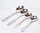 Different compote spoons in Rex, hallmarked silver.
5000m2 showroom.
