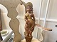 Antik asiatisk figur udskåret i træ med forgyldninger af kvinde, formentlig hindu gudinde, cirka 1900.