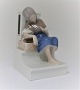 Bing & Grøndahl. Porcelænsfigur. Den lille pige med svovlstikkerne. Model 1655. 
Højde 13,5 cm. (1 sortering)