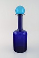 Otto Brauer for Holmegaard. Stor vase/flaske i blåt kunstglas med blå kugle. 
1960