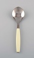 Henning Koppel for Georg Jensen. Strata dessert spoon in stainless steel and 
cream-colored plastic. 1960 / 70s. 24 pcs in stock.
