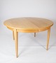 Dining table in oak designed by Omann Junior from the 1960s.
5000m2 showroom.