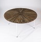 Round Daisy garden 
table in teak of danish design from the 1960s. 
5000m2 showroom.
