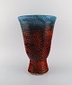 Accolay, Frankrig. Stor art deco vase i glaseret keramik. Smuk glasur i røde og 
blå nuancer. 1940