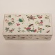 Chinese scholar pen box in porcelain with two rooms and a lid.