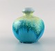 Belgisk studio keramiker. Rund vase i glaseret keramik. Smuk krystalglasur 
turkis nuancer. 1960/70