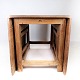 Spisebord/slagbord af fyrretræ med klapper, i flot antik stand fra omkring 1840.
5000m2 udstilling.
