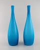 Kastrup Glas, Danmark. Et par store og sjældne vaser i turkis mundblæst 
kunstglas. Ca. 1960.
