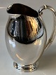 Water jug in Silver Evald Nielsen
Stamped SJ Evald Nielsen
Produced in the year 1948   SOLD
Height 16.7 cm approx
Nice and well maintained condition