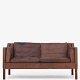 Roxy Klassik præsenterer: Børge Mogensen / Fredericia FurnitureBM 2212 - 2 pers. sofa i patineret brunt læder ...