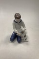 Bing og Grøndahl Figurine No 2334 Dreng der børster sin hund