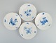 L'Art præsenterer: Fire antikke Meissen middagstallerkner.Håndmalede med forskellige blå blomster og ...