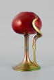 L'Art præsenterer: Zcolnay, Ungarn, Art Nouveau keramikvase.Organisk form med eosin og dyb rød glasur.
