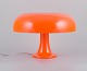 L'Art præsenterer: Giancarlo Mattioli for Artemide, Italien, ”Nessino” bordlampe i orange plast.