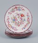 L'Art præsenterer: Sarreguemines, Frankrig, et sæt på seks tallerkner i porcelæn, håndmalet med blomstermotiver.