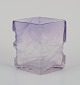 L'Art presents: 
Bohemian 
Art Deco art 
glass vase. 
Purple art 
glass with 
floral motifs.