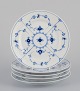 L'Art presents: 
Royal 
Copenhagen Blue 
Fluted Plain. 
Five plates.